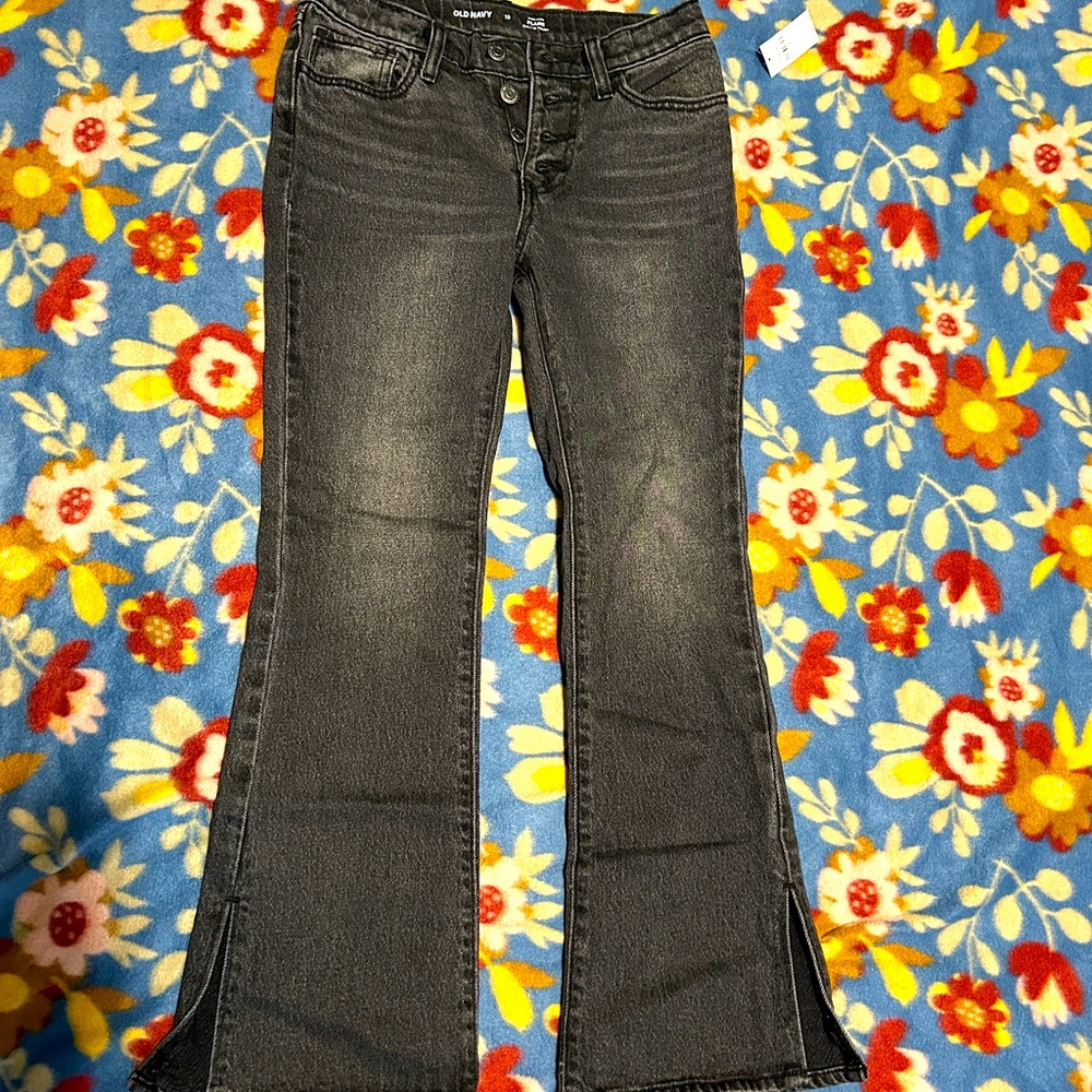 NWT Old Navy girls jeans size 12. Distresssed black in color